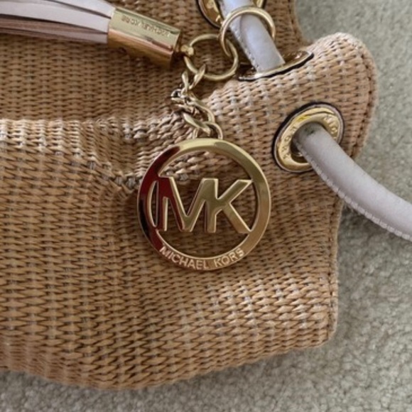 Michael Kors Straw bag with off white leather and gold MK logo and tassel - Picture 8 of 8